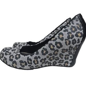 RARE Kenneth Cole Reaction Grey Animal Print Wedge Womens 5 3" Heel